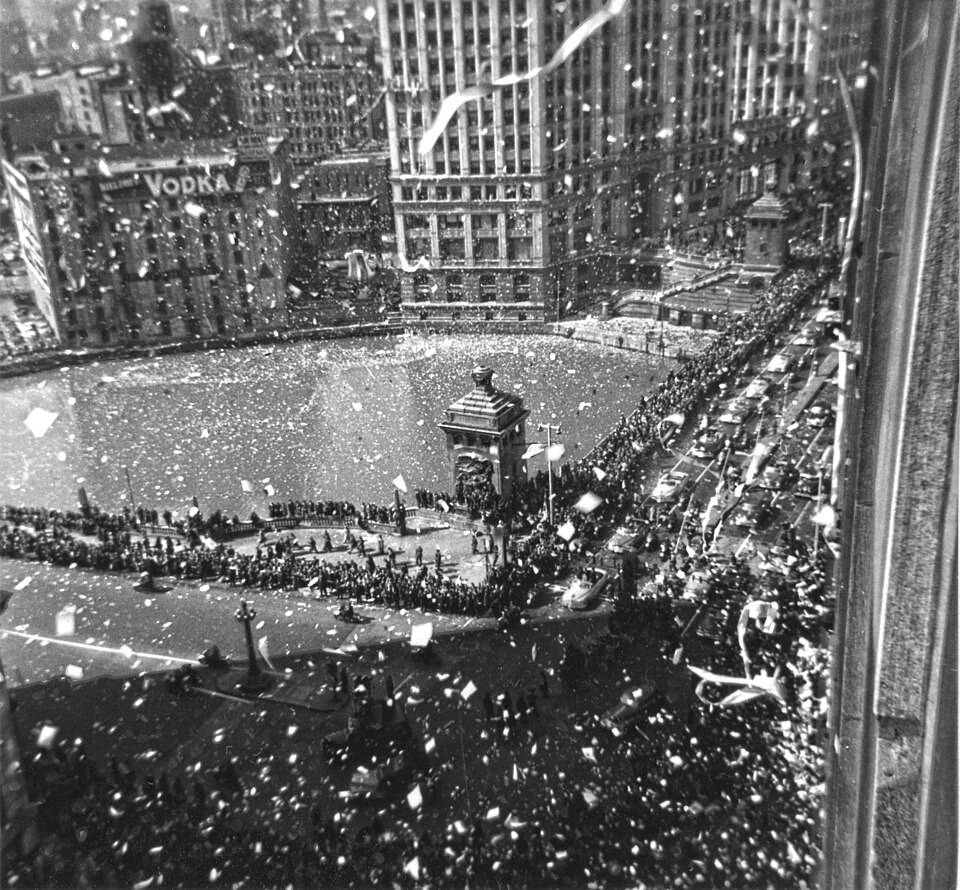 Ticker-Tape-Parade für General MacArthur in Chicago, 26. April 1951