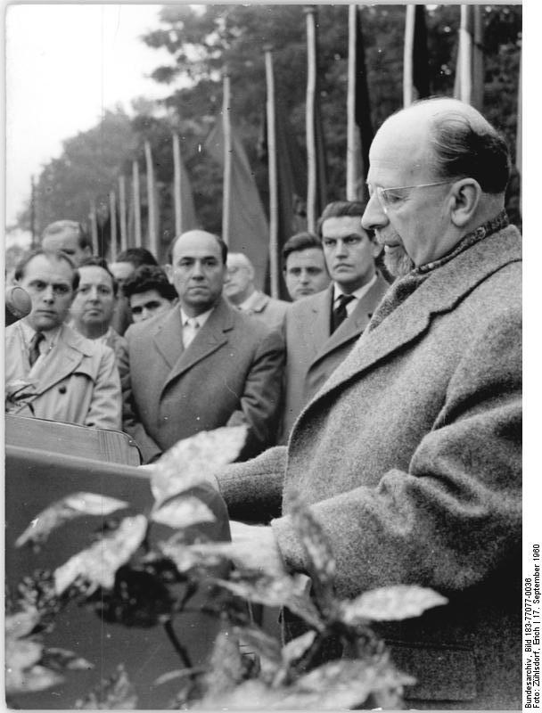 Walter Ulbricht — die SED verkündet den Aufbau des Sozialismus