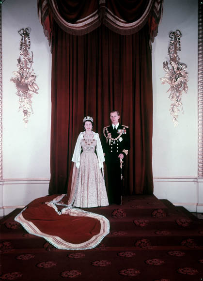 Elisabeth II. und Prinz Philip im Krönungsornat, Buckingham Palace 1953