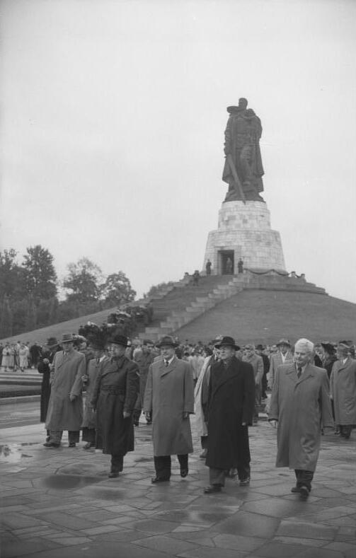 Feier zum 5. Jahrestag der DDR-Gründung, 1954