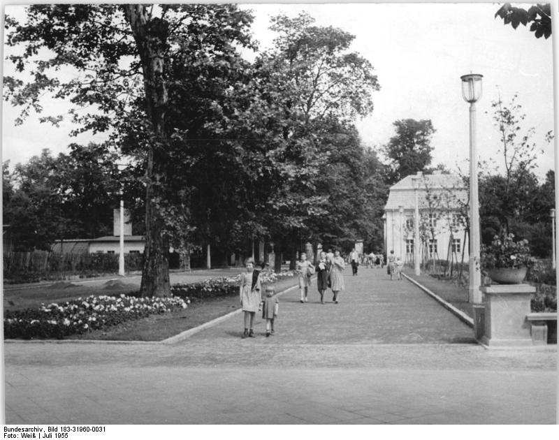 Eingang des Tierparks Berlin, 1955