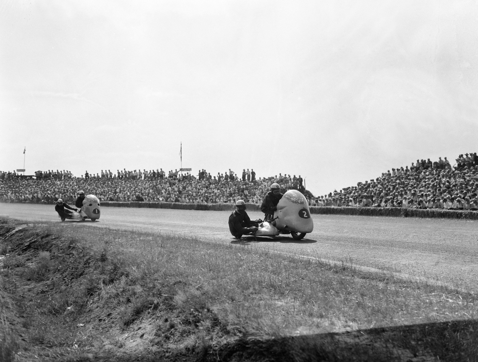 Wilhelm Noll und Fritz Crohn im BMW-Seitenwagengespann, TT Assen 1955