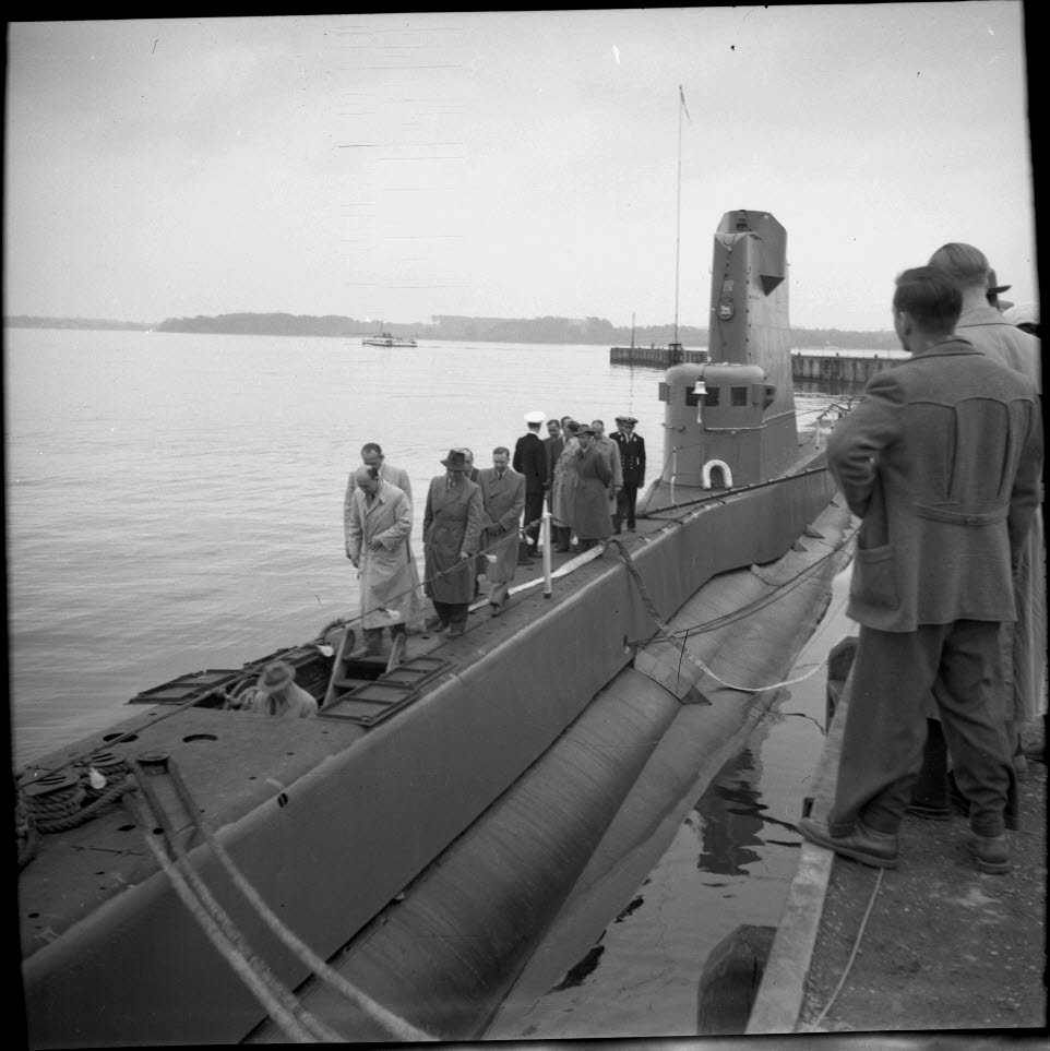Britisches U-Boot THERMOPYLAE an der Tirpitzmole