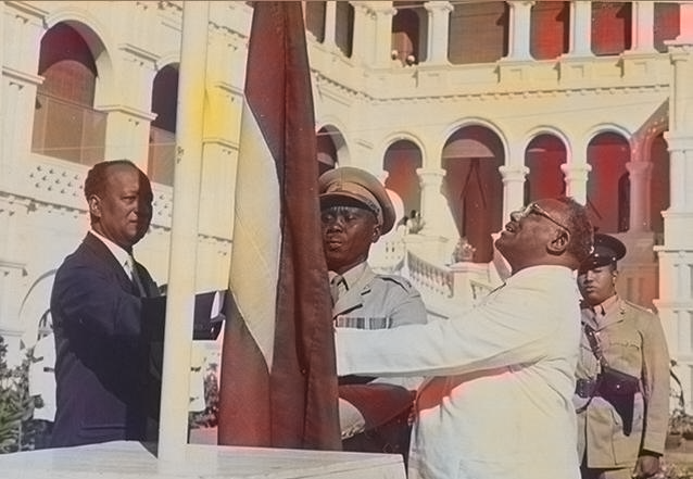 Hissen der sudanesischen Flagge bei der Unabhängigkeitsfeier in Khartum, 1. Januar 1956