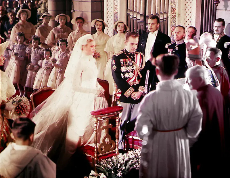 Grace Kelly und Fürst Rainier III. bei der kirchlichen Trauung in der Kathedrale von Monaco, 18. April 1956