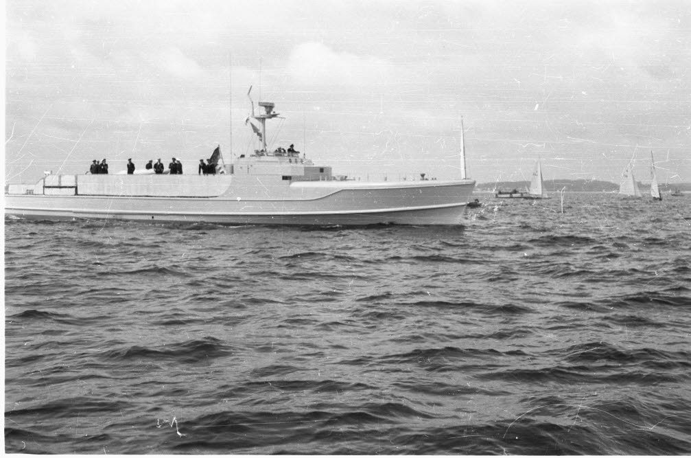 Ein Schnellboot der Silbermöwe-Klasse während der Kieler Woche 1956