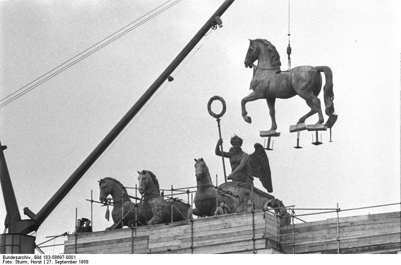 Das Brandenburger Tor in Berlin, 1958