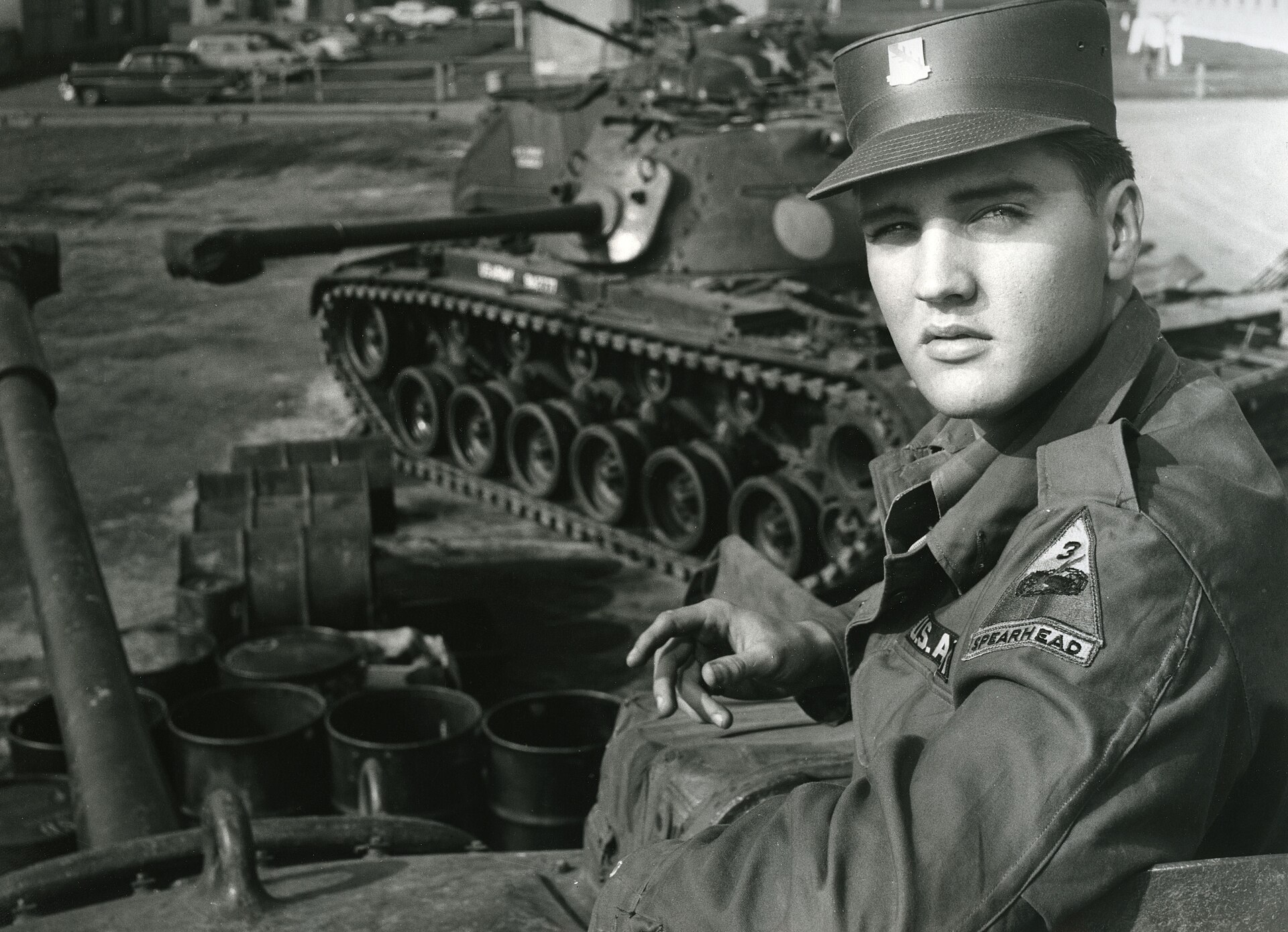 Elvis Presley bei seiner Zuteilung zur 3. US-Panzerdivision in Friedberg, September 1958