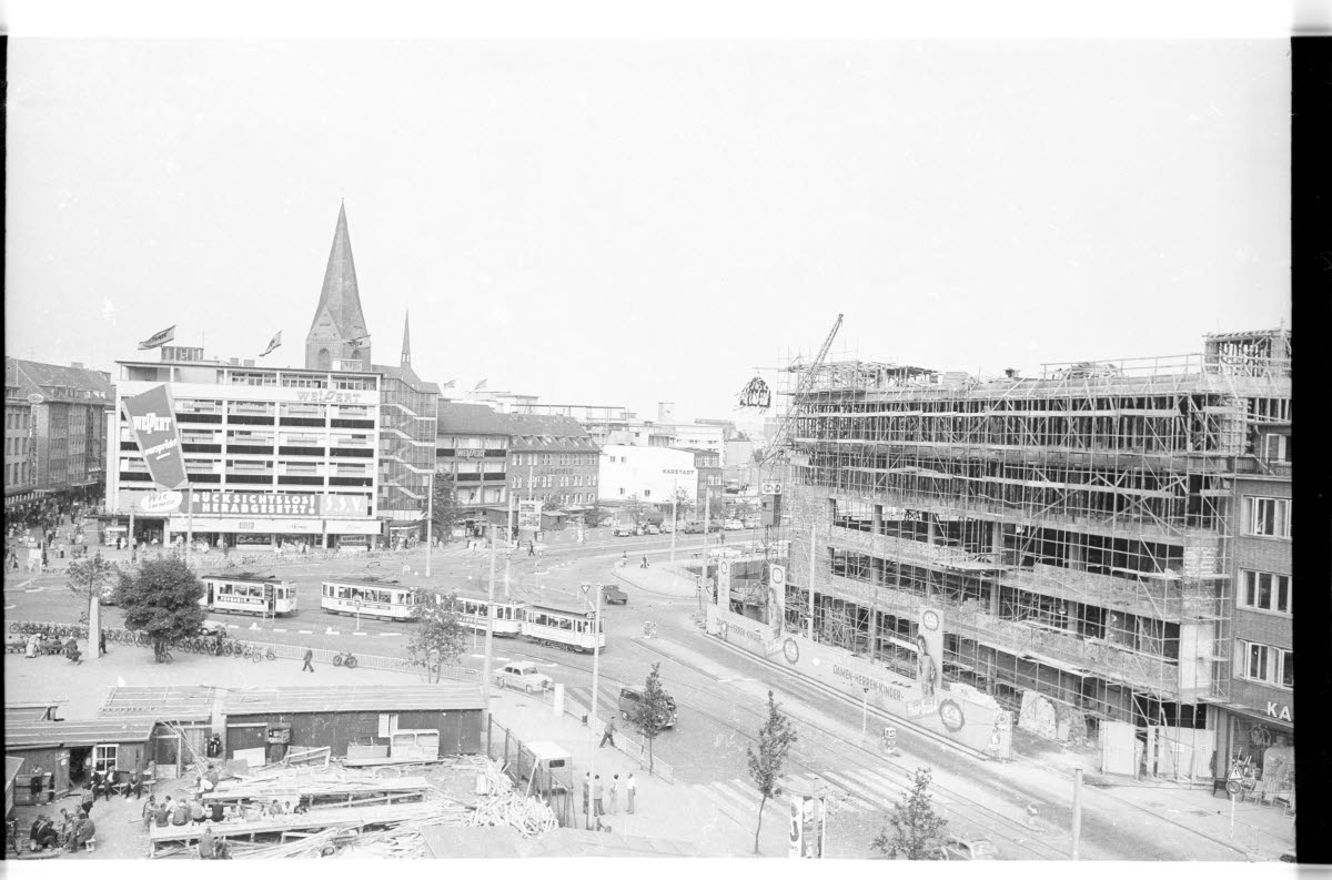 Richtfest am Neubau des Modehauses C&A in der Andreas-Gayk-Straße