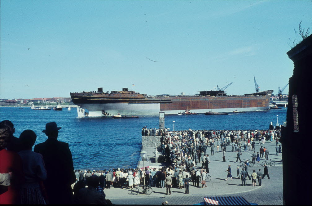Stapellauf des Tankers Olympic Champion