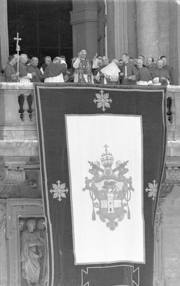 Papst Paul VI. nach seiner Wahl im Konklave, Juni 1963