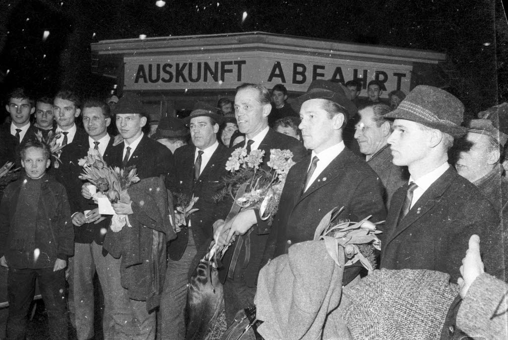 Ankunft der Meistermannschaft des THW Kiel am Hauptbahnhof