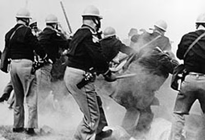 Der Polizeieinsatz gegen Bürgerrechtler an der Edmund-Pettus-Brücke in Selma, 1965