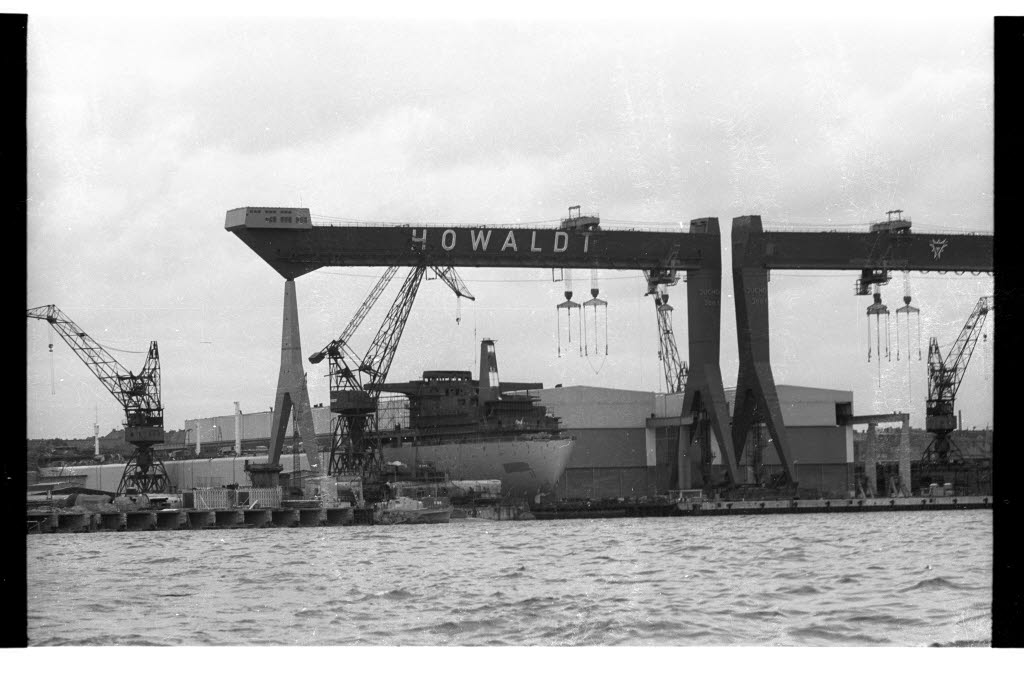 Tanker Molda im Baudock der Howaldtswerke