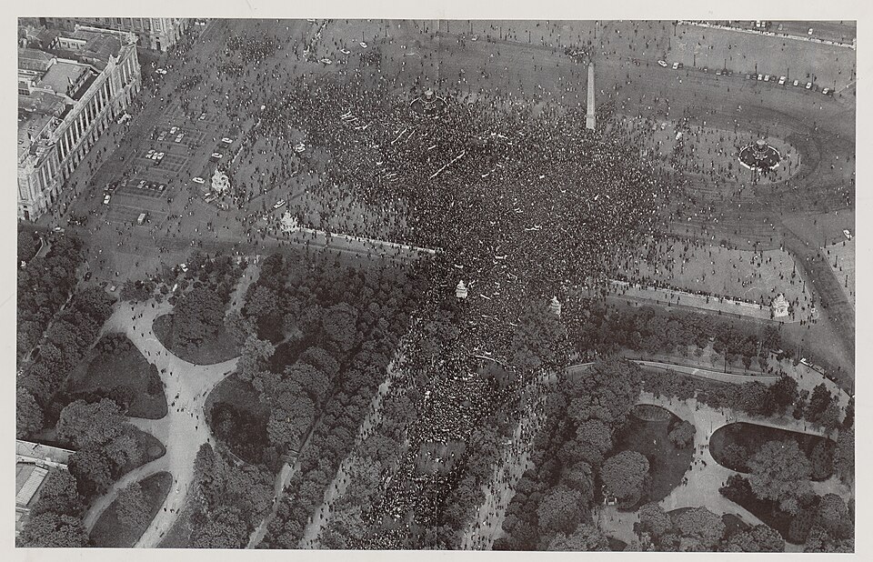 Luftaufnahme der gaullistischen Massendemonstration auf der Place de la Concorde, 30. Mai 1968