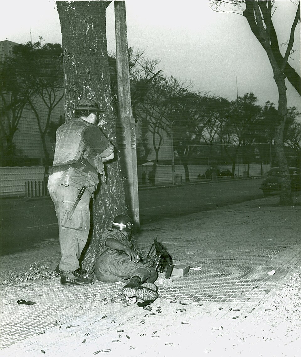 US-Militärpolizisten vor der amerikanischen Botschaft in Saigon am Morgen des 31. Januar 1968