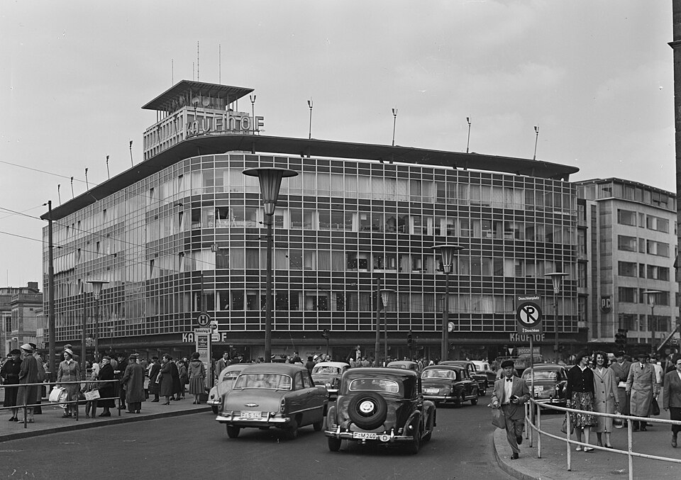 Das Frankfurter Kaufhof-Gebäude an der Hauptwache, eines der beiden Brandstiftungsziele