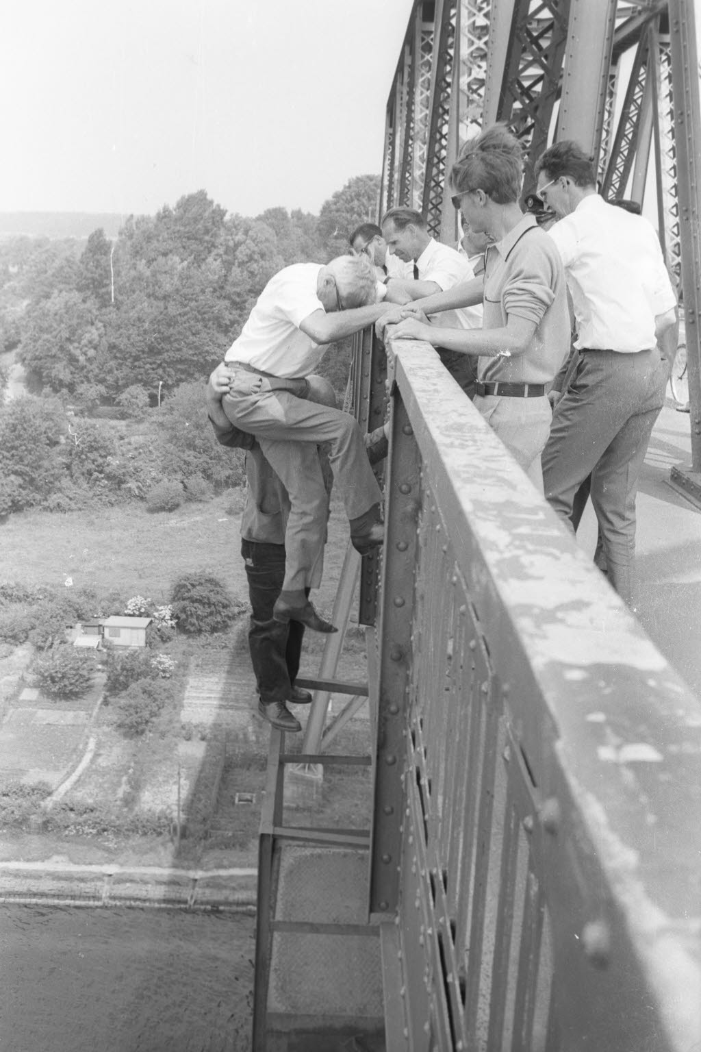 Beschädigte Prinz-Heinrich-Brücke