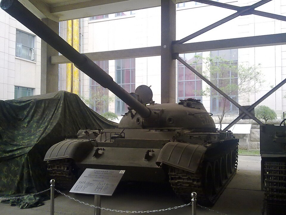 Ein sowjetischer T-62-Panzer, der bei den Kämpfen um die Insel Damanski/Zhenbao verloren ging