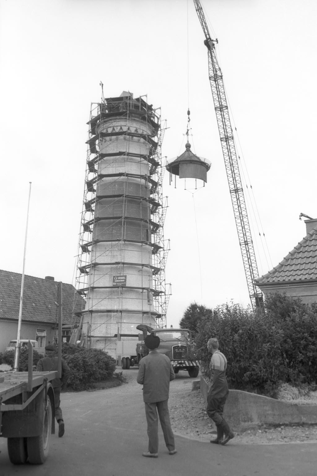 Gerüst am Bülker Leuchtturm, die Laterne wird abgenommen