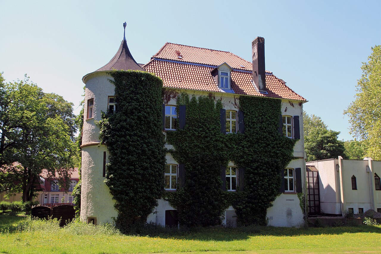 Das Wasserschloss Haus Goldschmieding bei der Castroper Rennbahn