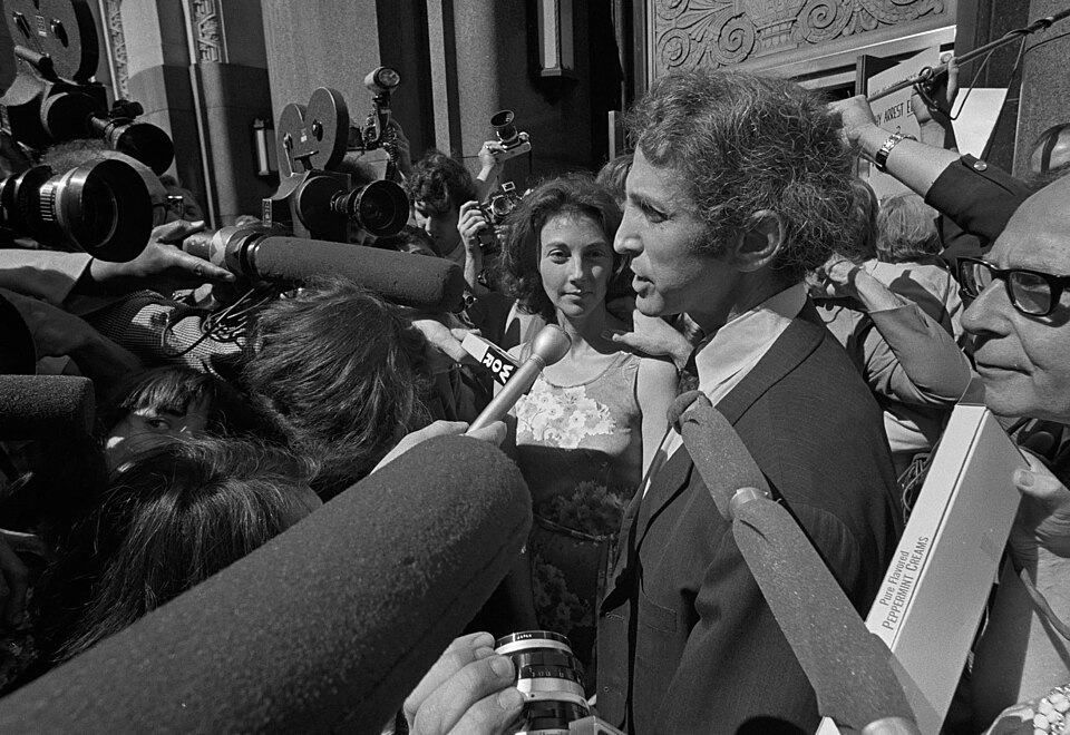 Daniel Ellsberg vor dem Bundesgebäude in Boston, Juni 1971