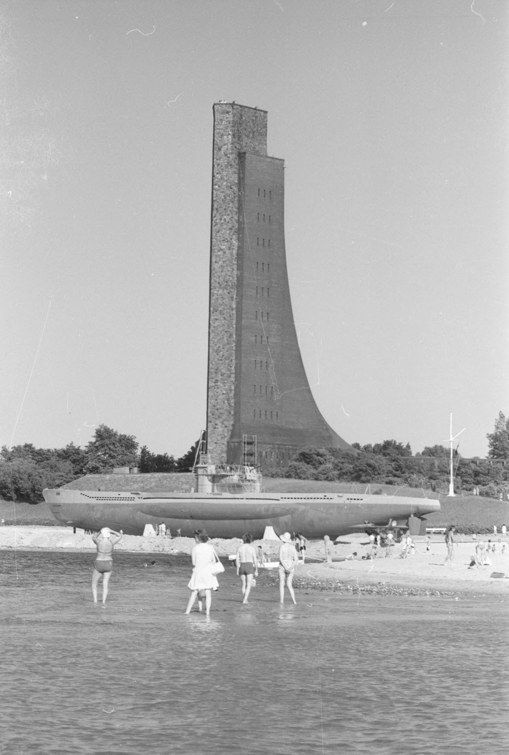 Marine-Ehrenmal und Museumsschiff U 995 in Laboe