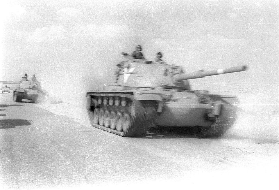 Israelische M48-Panzer beim Übergang über den Suezkanal, 17. Oktober 1973