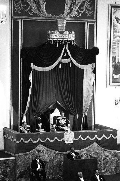 Kaiser Haile Selassie im äthiopischen Parlament