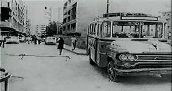 Der Bus von Ain al-Rummaneh nach dem Anschlag vom 13. April 1975