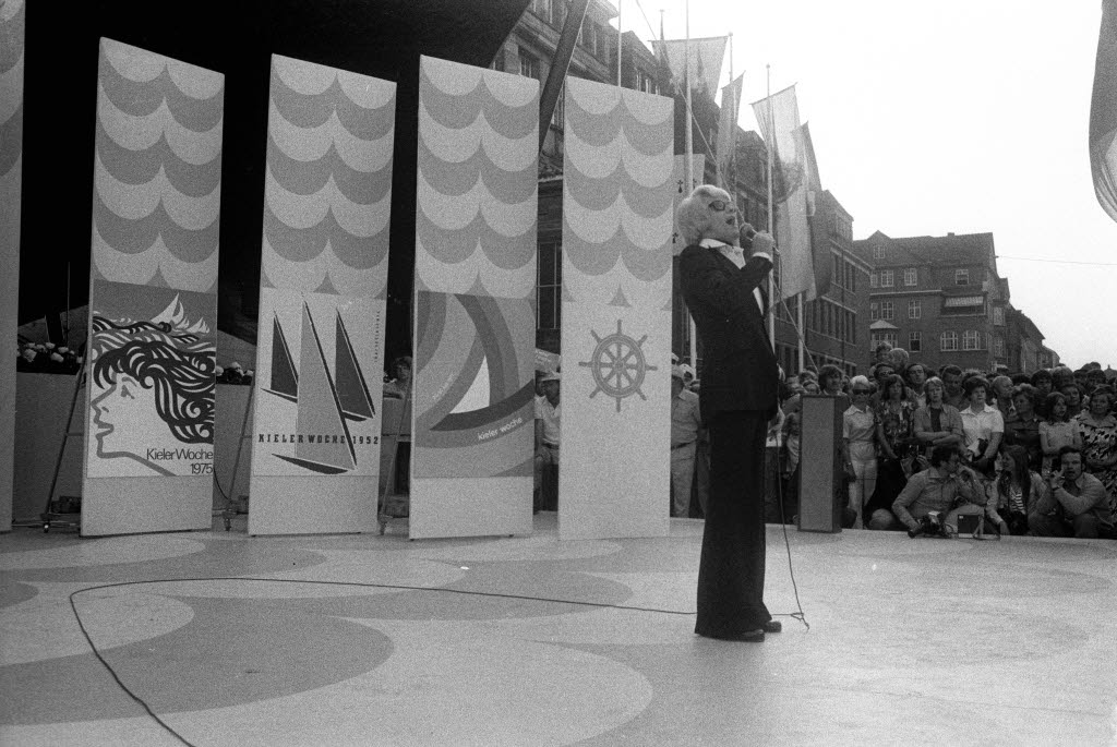 Heino auf der Bühne am Rathausplatz