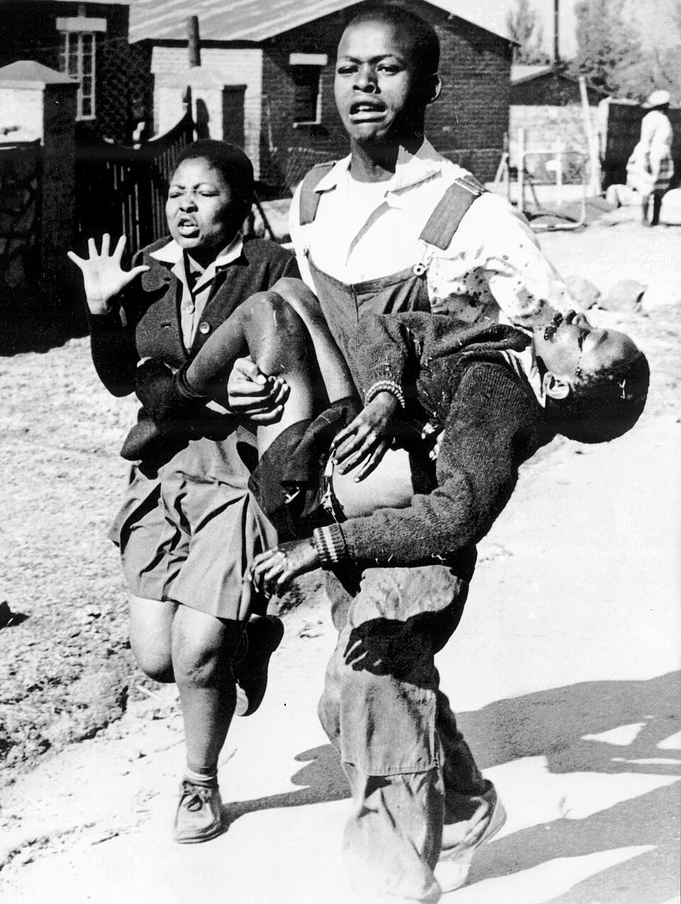 Mbuyisa Makhubu trägt den sterbenden Hector Pieterson, Soweto 1976