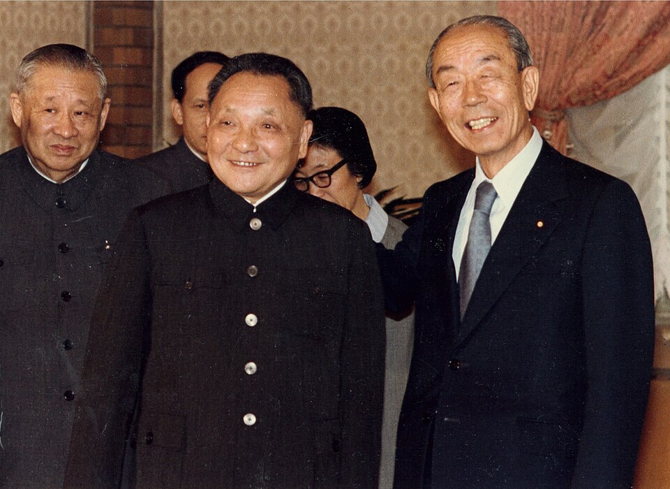 Deng Xiaoping (Mitte) bei einem Staatsbesuch in Tokio, Oktober 1978