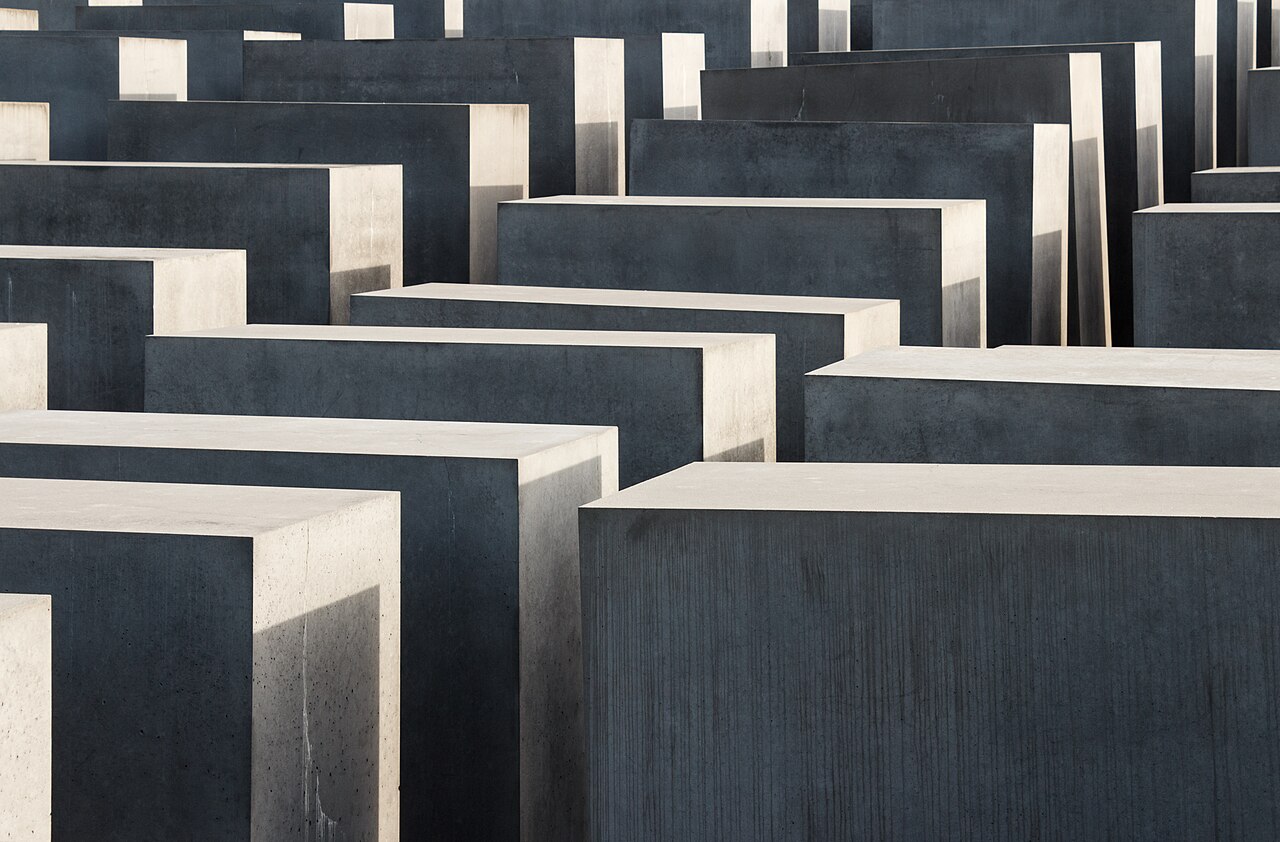 Das Holocaust-Mahnmal in Berlin — 1979 erschüttert die TV-Serie Holocaust die Bundesrepublik