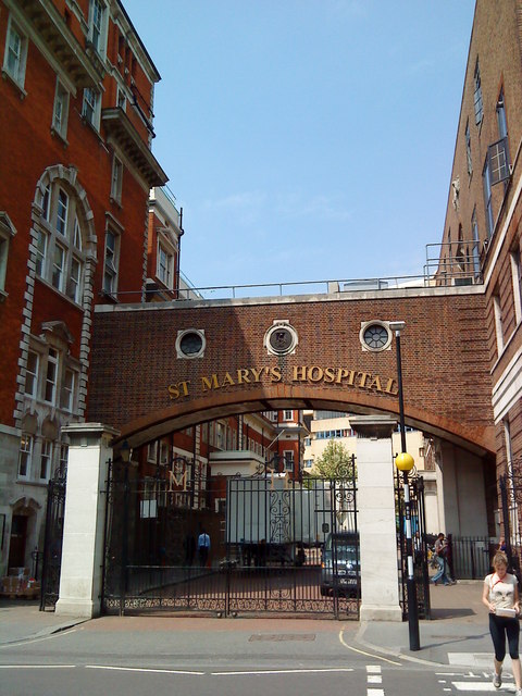 Eingang des St Mary's Hospital in Paddington, London (heutige Aufnahme)
