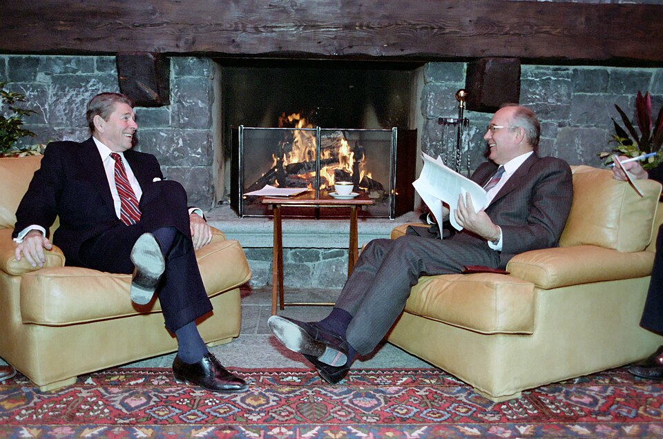 Reagan und Gorbatschow beim ersten Gipfeltreffen in Genf, 19. November 1985