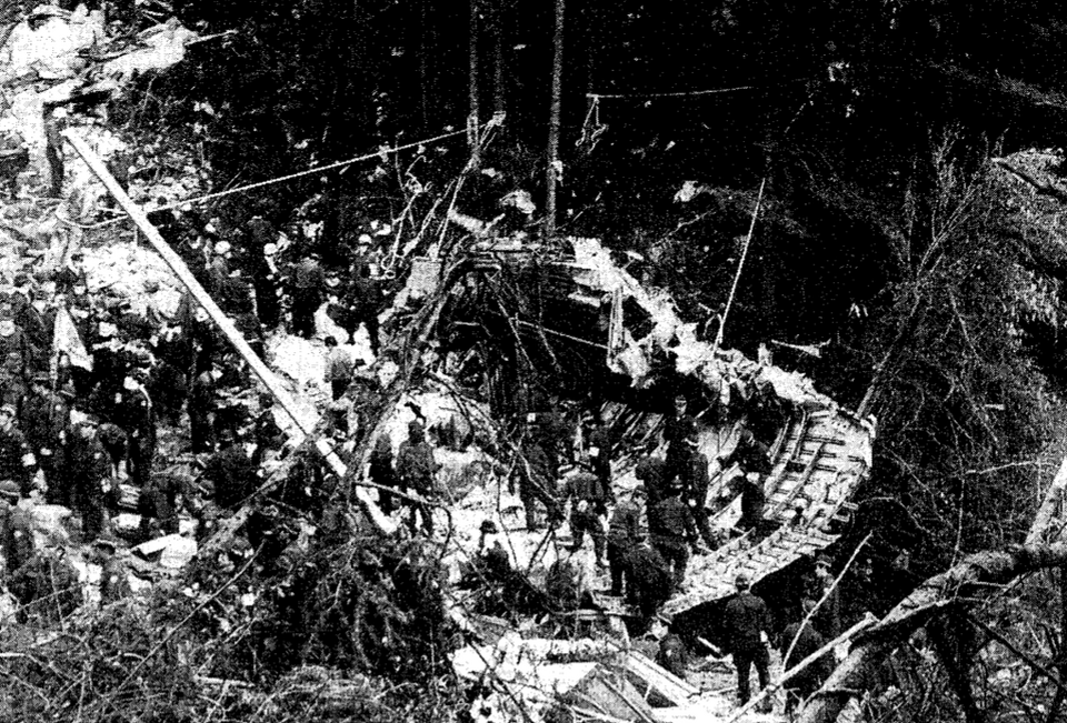 Wrackteile des Rumpfhecks von Japan Airlines Flug 123 am Mount Osutaka