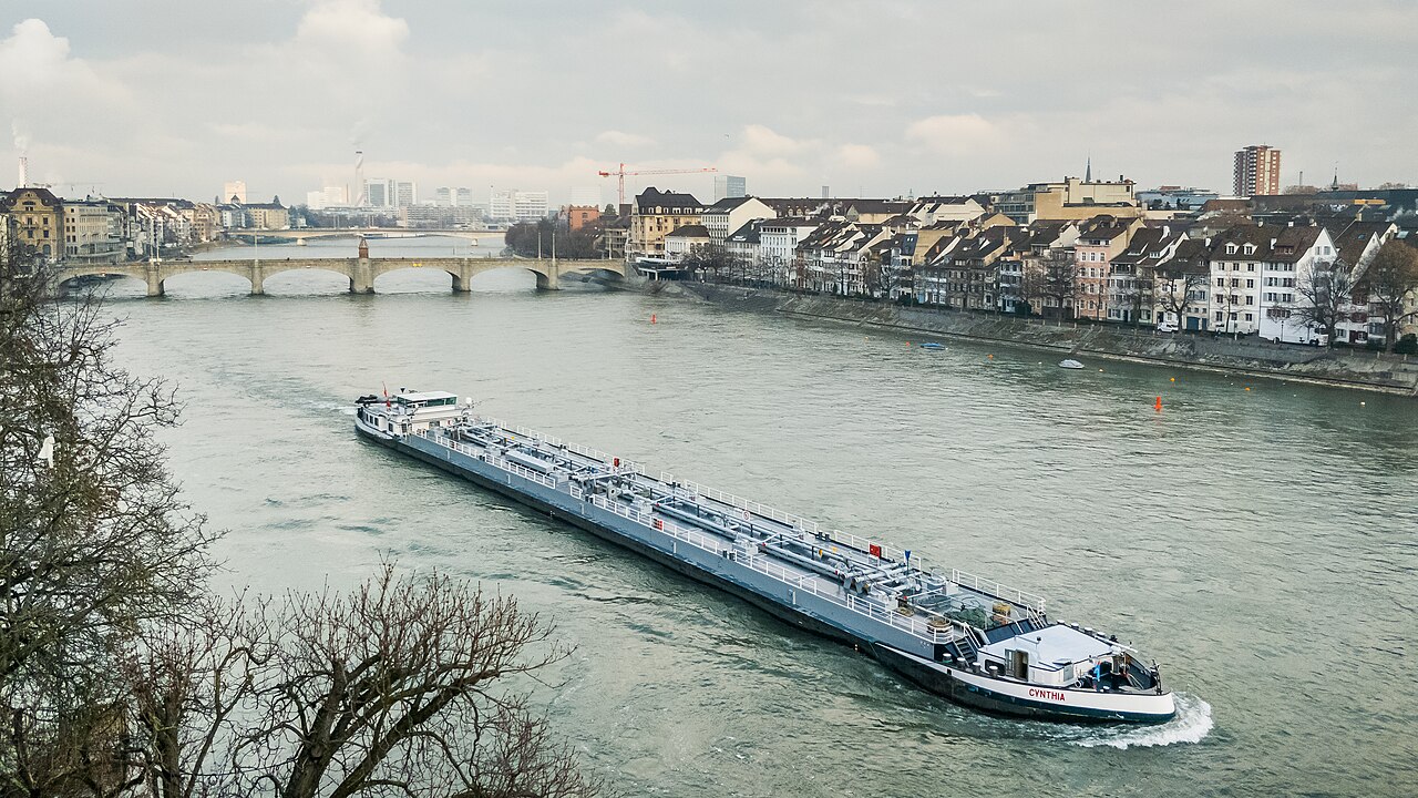 Der Rhein bei Basel — 1986 durch die Sandoz-Katastrophe verschmutzt