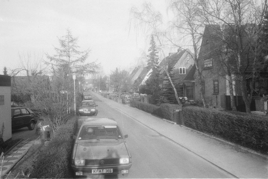 Steindamm in Kronshagen mit Blick Richtung Bahnstrecke Kiel–Eckernförde