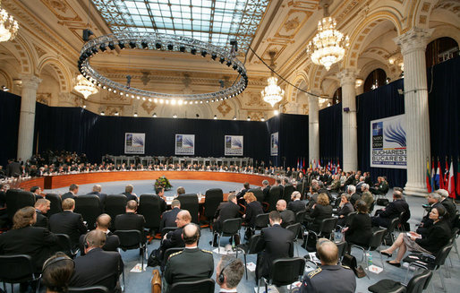 Der Parlamentspalast in Bukarest — 1989 stürzt das Ceaușescu-Regime