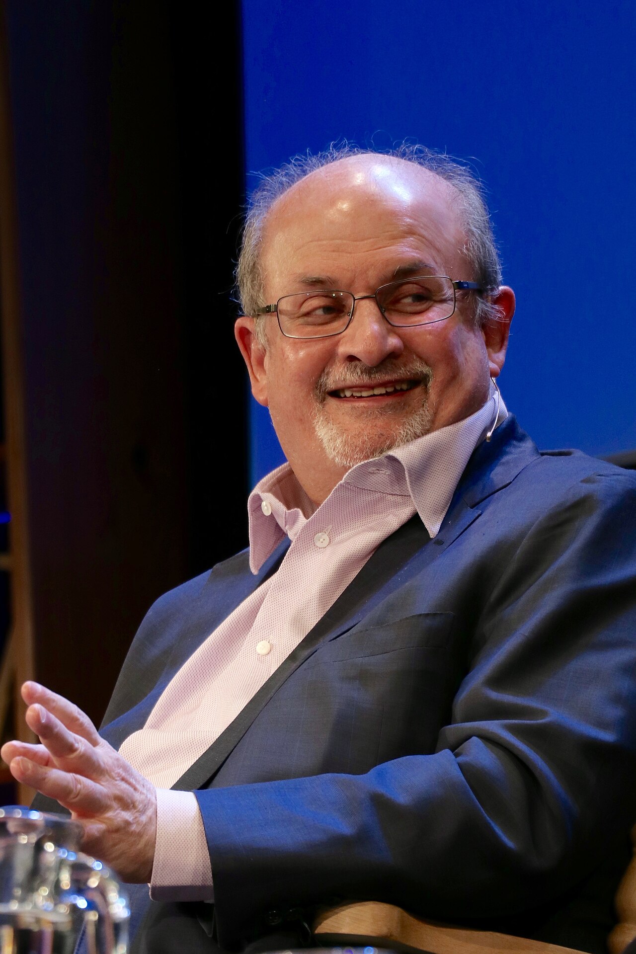 Der Schriftsteller Salman Rushdie, gegen den 1989 die Fatwa verhängt wird