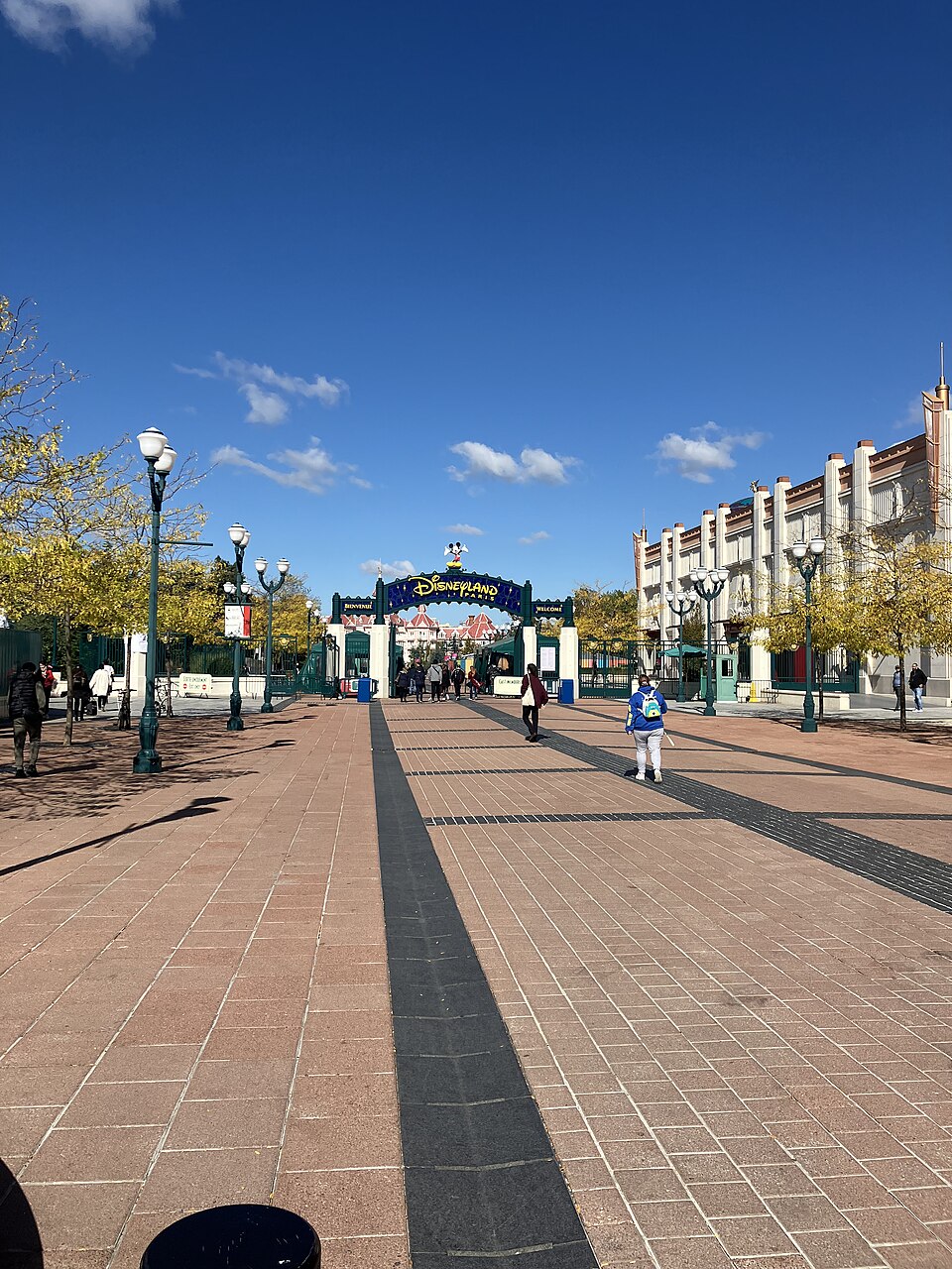 Der Eingang zu Disneyland Paris, dem früheren Euro Disney Resort (heutige Aufnahme)