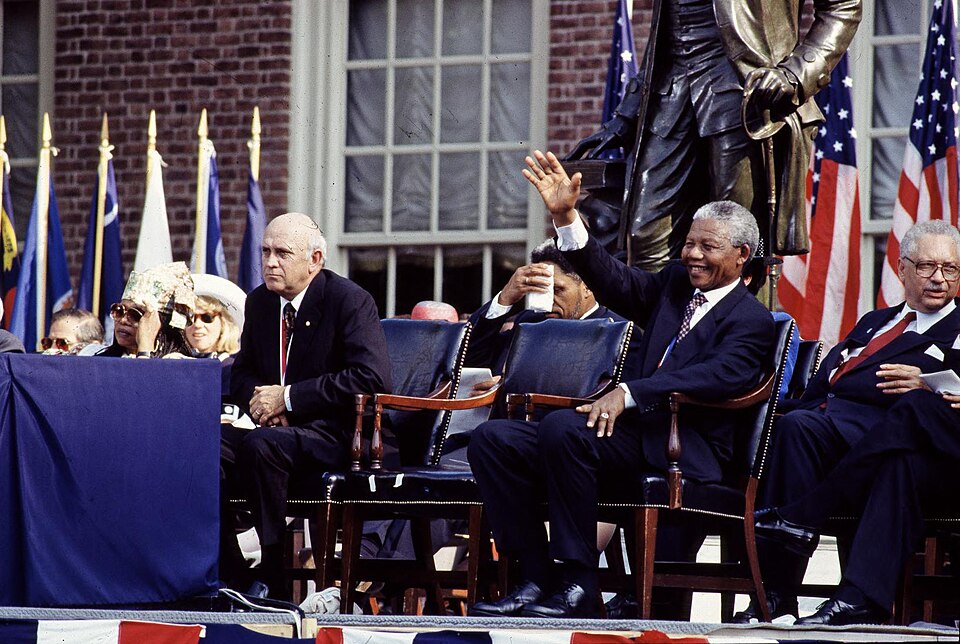 Nelson Mandela und F. W. de Klerk gemeinsam in Philadelphia, 1993