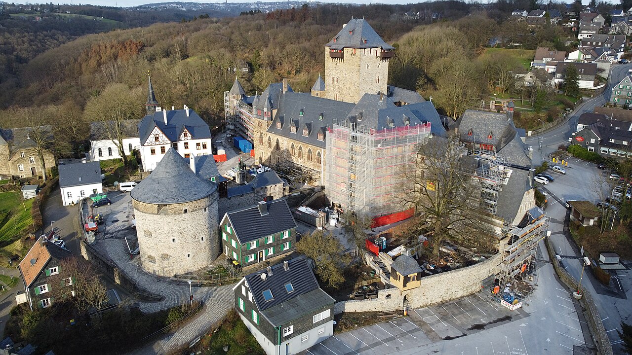 Schloss Burg in Solingen, wo 1993 ein rassistischer Brandanschlag fünf Menschen tötet