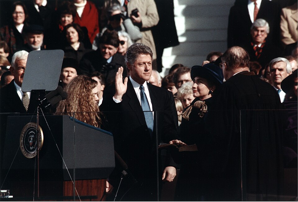 Bill Clinton legt 1993 den Amtseid als 42. Präsident der USA ab