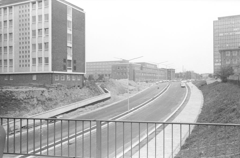 Das Hauptgebäude der Christian-Albrechts-Universität an der Olshausenstraße in Kiel, Aufnahme von 1968