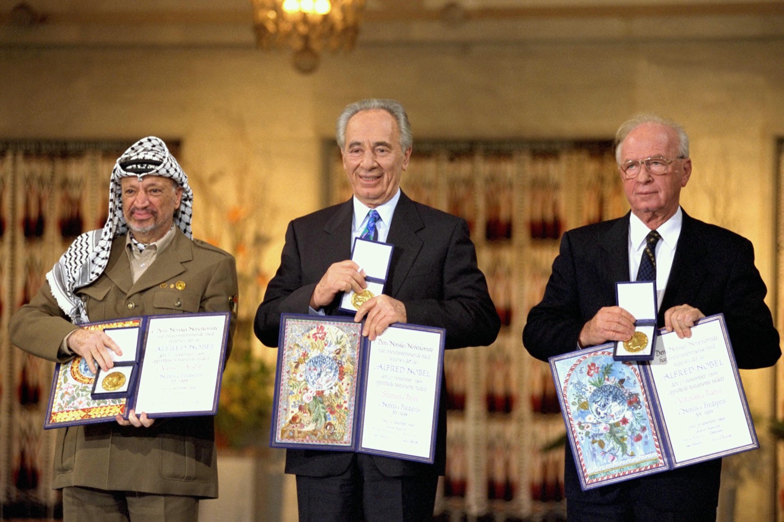 Die Friedensnobelpreisträger 1994 in Oslo: Arafat, Peres und Rabin