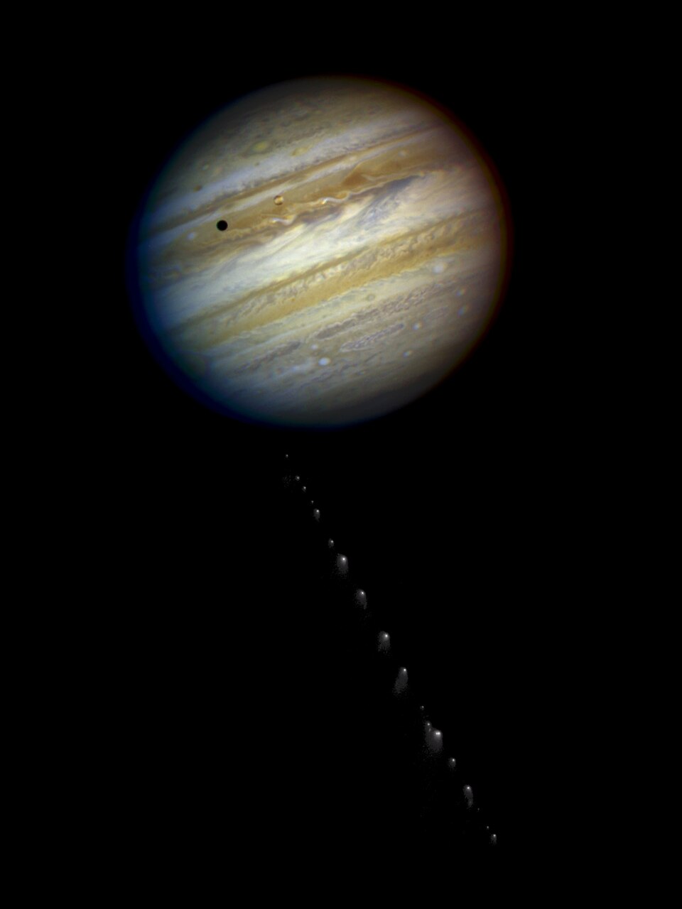 Der zerbrochene Komet Shoemaker-Levy 9 nähert sich 1994 dem Jupiter