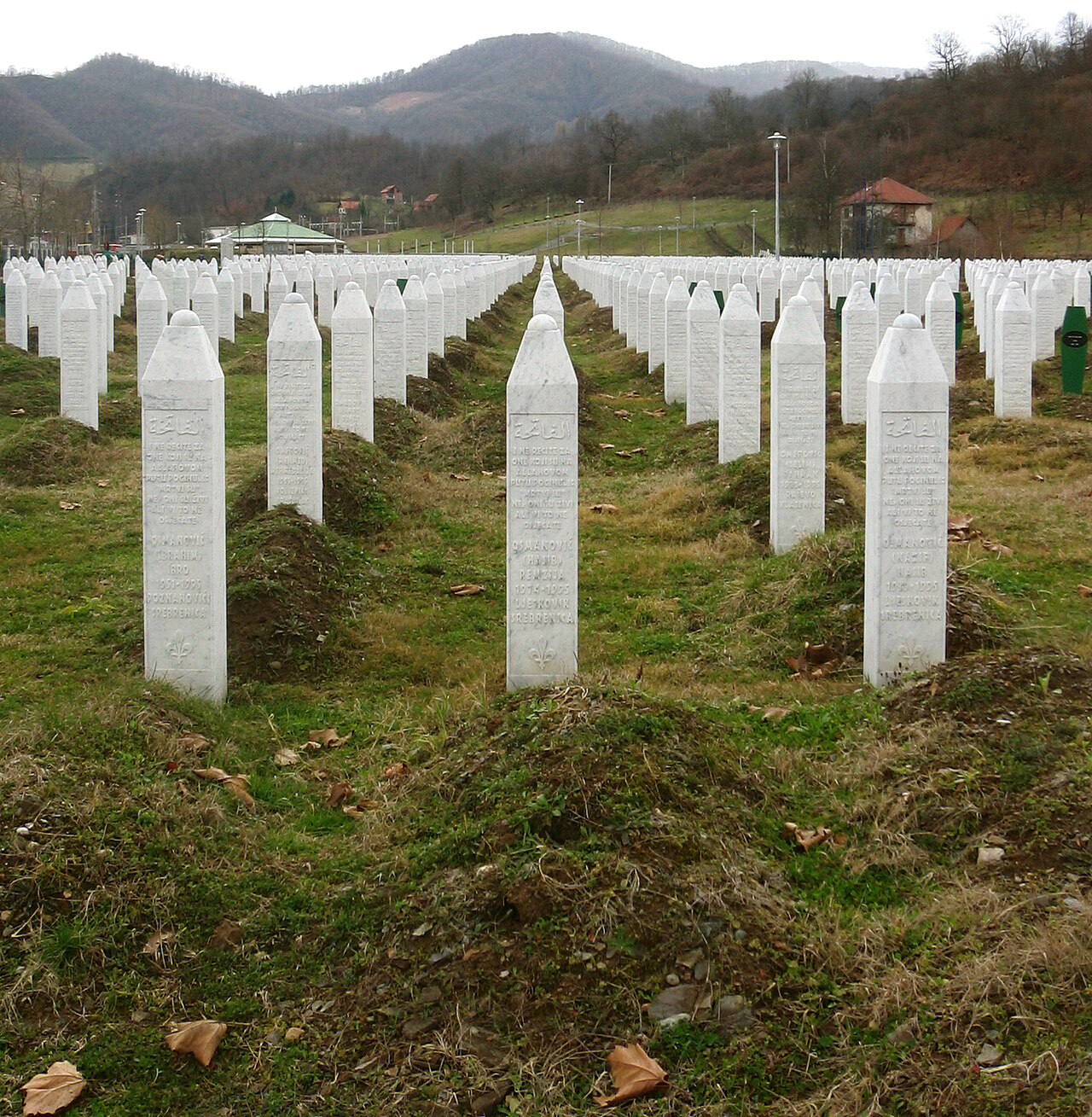 Die Gedenkstätte von Potočari für die Opfer des Massakers von Srebrenica