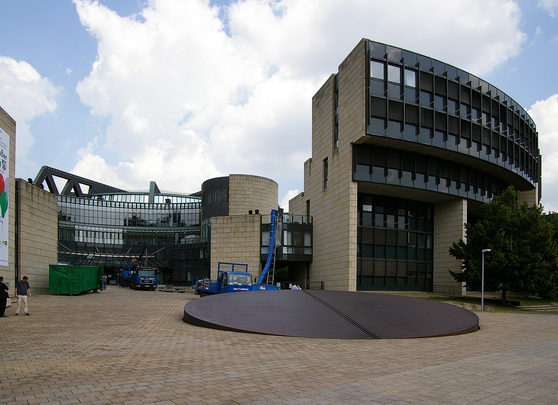 Der Landtag von Nordrhein-Westfalen am Rhein in Düsseldorf